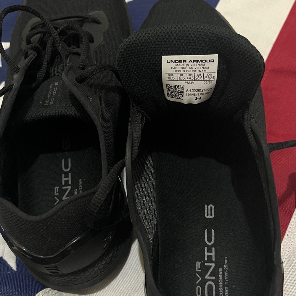 Used Under Armour gym shoes - Picture 8 of 13